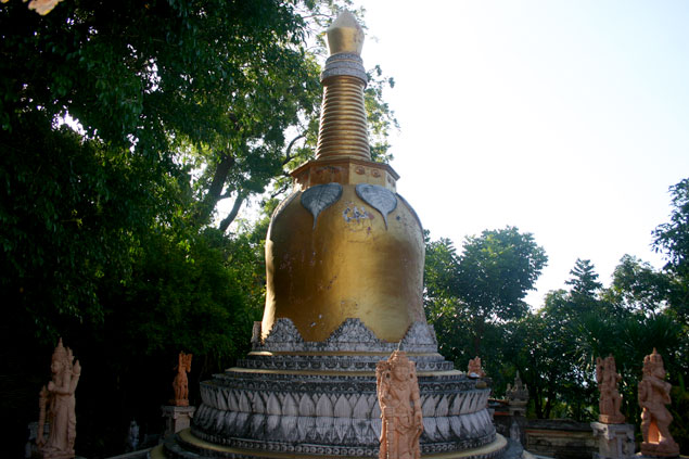 Estupa dorada del templo