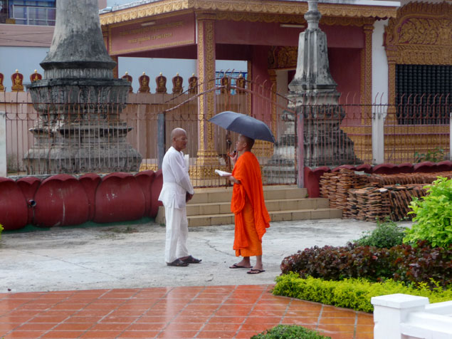 Es fácil conversar con los monjes