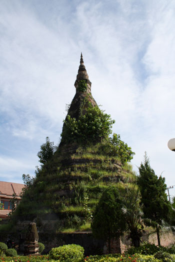 La estupa negra de Vientiane