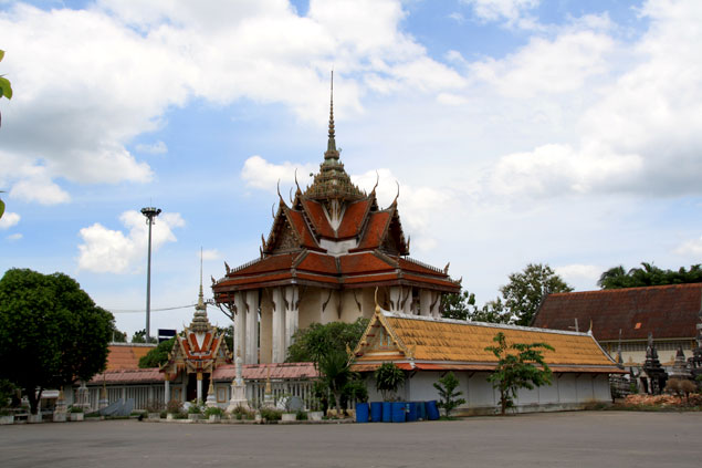 Pagoda en el mercado flotante
