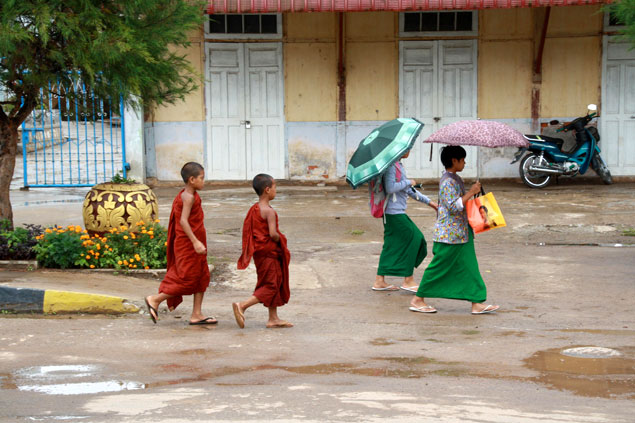 Niños paseando Kalaw