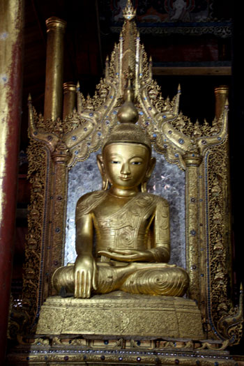 Buda en el interior del monasterio