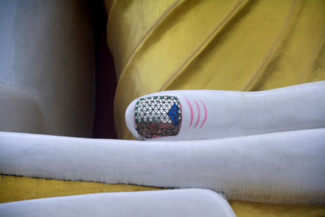 Uña pintada de uno de los Budas