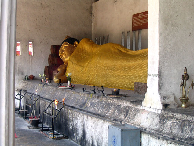 Buda reclinado