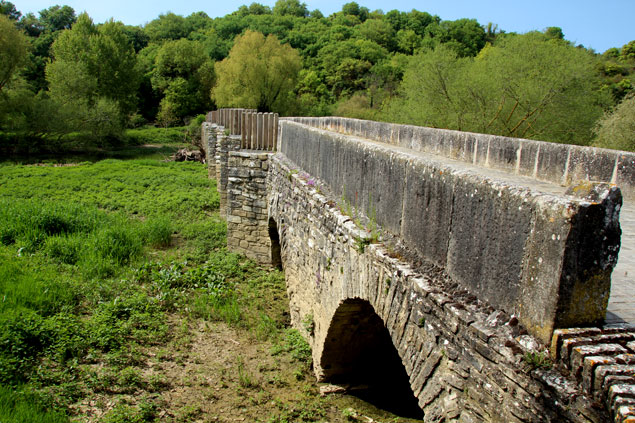  Trespuentes ,Puente romano de 13 arcos