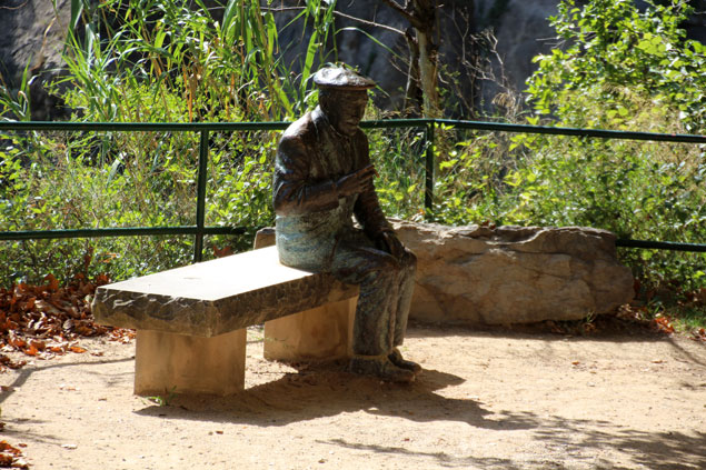 Escultura de Josep Pla en Bronce
