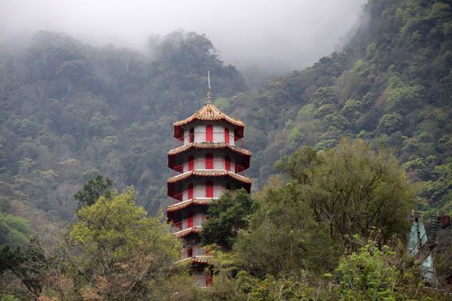 Pagoda en la cima