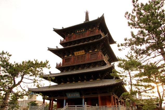 Interior del templo Huayan 