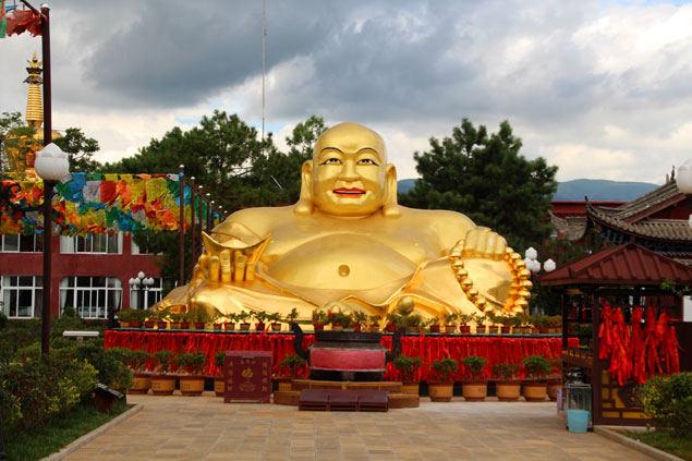Enorme Buda Maitreya