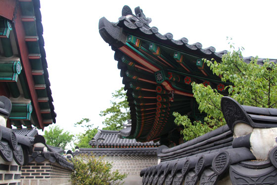 Changgyeonggung Palace (Las famosas tejas coreanas con sus colores vivos)
