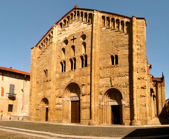 Basílica de San Miguel .... Imagen de wikipedia