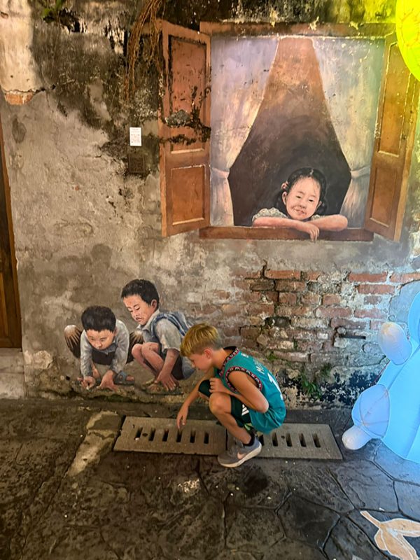 Los murales de Kuala Lumpur se mimetizan con las personas