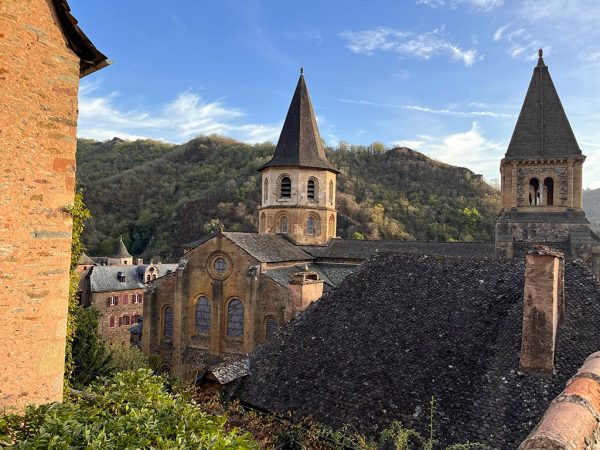 Panorámica de Conques en Aveyron Francia